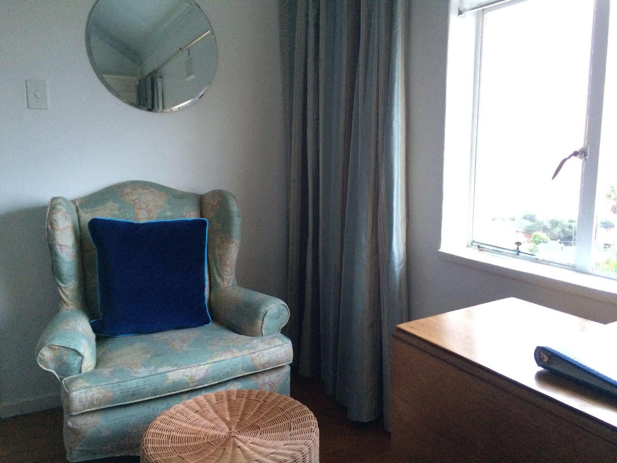 Blue On Blue Bed And Breakfast St James Екстериор снимка