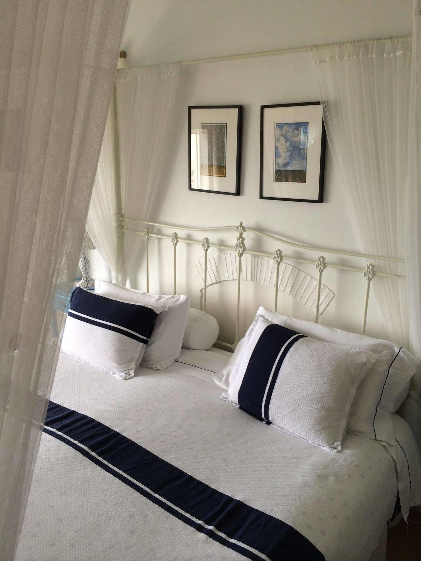 Blue On Blue Bed And Breakfast St James Екстериор снимка